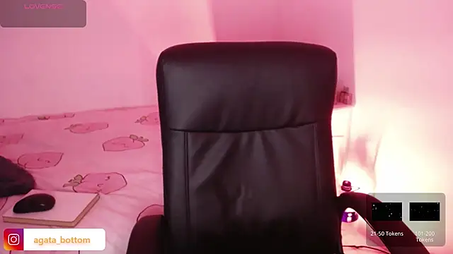 NewAgatha Bolton online show from 04-13-26, 08:24