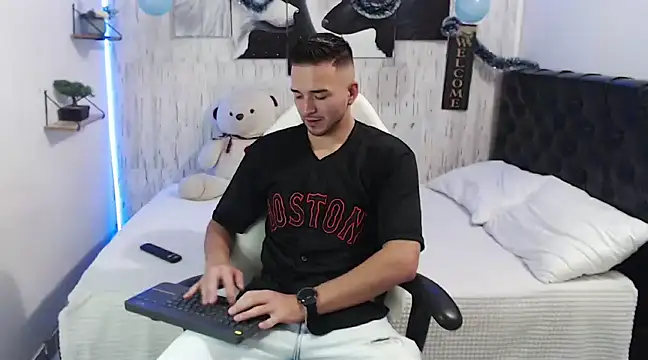Snapshot of tommycash_777 chatting on 12-05-24, 05:12 tommycash 777 online show from 12-05-24, 05:12