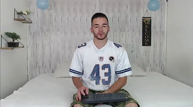 Snapshot of tommycash_777 chatting on 03-10-25, 03:41 tommycash 777 online show from 03-10-25, 03:41