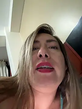 Snapshot of xLadyScarlettx chatting on 02-14-25, 03:22 xLadyScarlettx online show from 02-14-25, 03:22