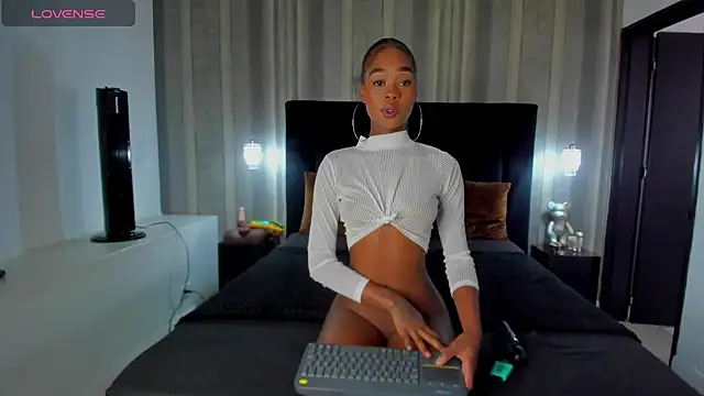 LiaJohnnson online show from 02-21-25, 09:32