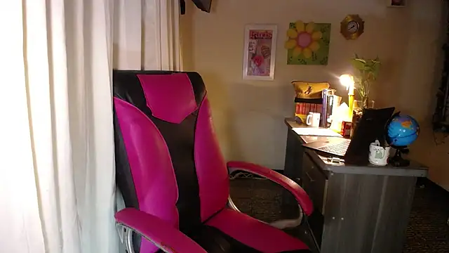 Snapshot of danielle_rose_1 chatting on 05-27-26, 02:35 danielle rose 1 online show from 05-27-26, 02:35