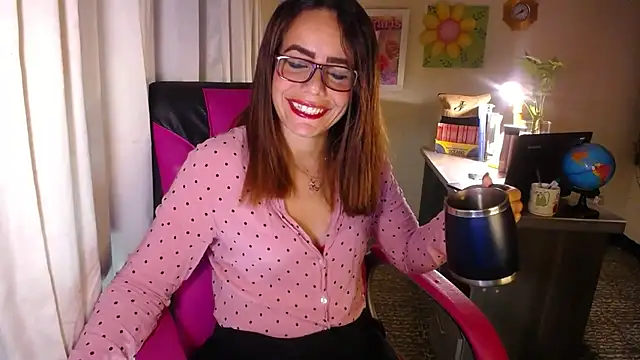 Snapshot of danielle_rose_1 chatting on 05-28-26, 05:08 danielle rose 1 online show from 05-28-26, 05:08