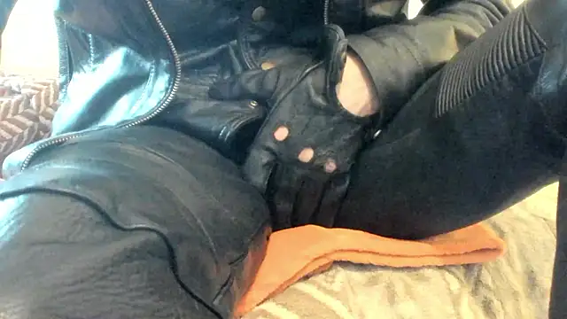 leatherz69 online show from 04-03-26, 02:12