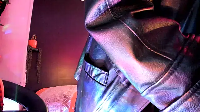 leatherz69 online show from 02-11-25, 02:03