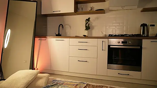 Kristina diamond online show from 11-14-25, 01:26