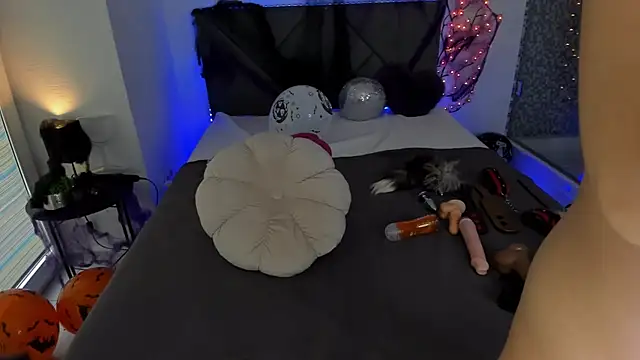 CassieEvans online show from 10-27-25, 06:36