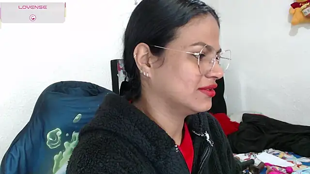 Snapshot of SweetAlmaa chatting on 11-10-25, 10:42 SweetAlmaa online show from 11-10-25, 10:42