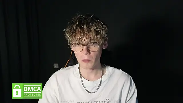 Snapshot of Keytaro chatting on 04-29-26, 01:32 Keytaro online show from 04-29-26, 01:32