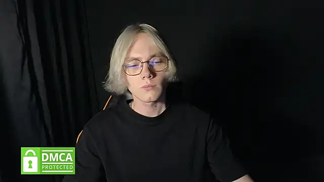 Snapshot of Keytaro chatting on 05-25-26, 01:21 Keytaro online show from 05-25-26, 01:21