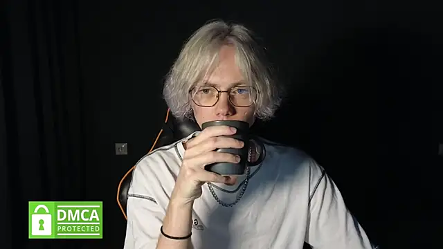 Snapshot of Keytaro chatting on 05-09-26, 11:52 Keytaro online show from 05-09-26, 11:52