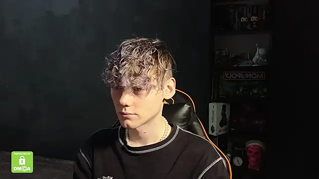 Keytaro online show from 11-23-25, 01:54