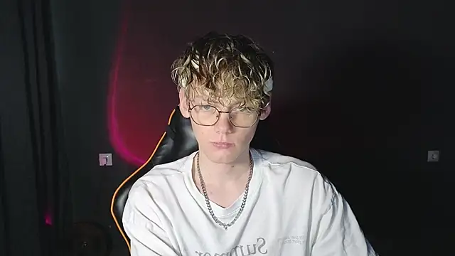 Keytaro online show from 04-19-26, 02:29