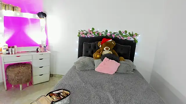 Snapshot of Celeste_silva chatting on 12-07-24, 02:58 Celeste silva online show from 12-07-24, 02:58