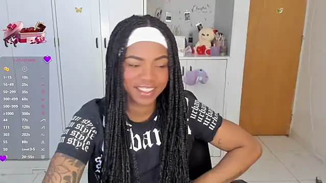 Snapshot of Marce_22 chatting on 02-18-26, 04:10 Marce 22 online show from 02-18-26, 04:10