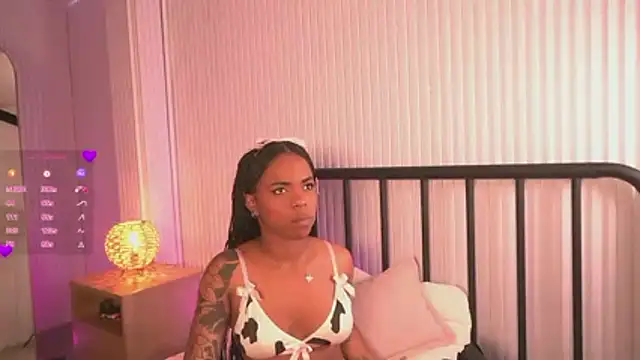 Snapshot of Marce_22 chatting on 02-28-26, 04:17 Marce 22 online show from 02-28-26, 04:17