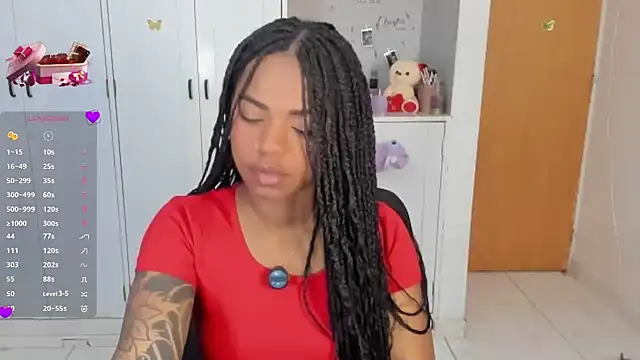 Snapshot of Marce_22 chatting on 02-18-26, 07:32 Marce 22 online show from 02-18-26, 07:32