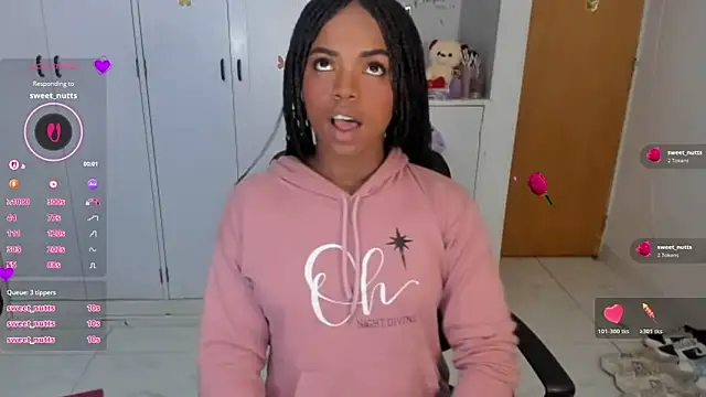 Snapshot of Marce_22 chatting on 02-21-26, 04:58 Marce 22 online show from 02-21-26, 04:58