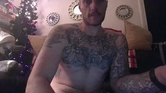 Snapshot of UnCuTupTheBuTT chatting on 10-25-25, 04:55 UnCuTupTheBuTT online show from 10-25-25, 04:55