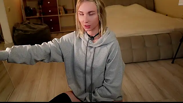 blondy room online show from 10-27-25, 05:03