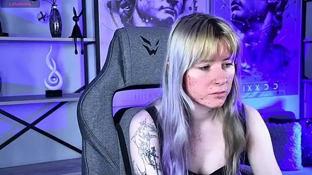Snapshot of LexiWenford chatting on 05-26-26, 02:53 LexiWenford online show from 05-26-26, 02:53