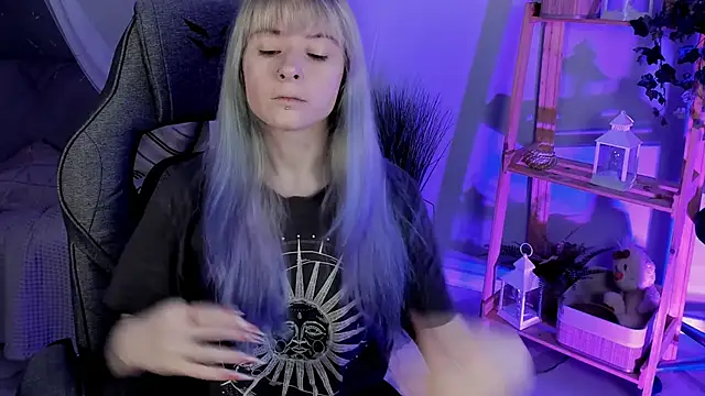 LexiWenford online show from 11-05-25, 02:47