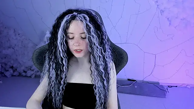 LexiWenford online show from 03-18-25, 05:56