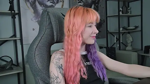 Snapshot of LexiWenford chatting on 07-23-26, 04:10 LexiWenford online show from 07-23-26, 04:10