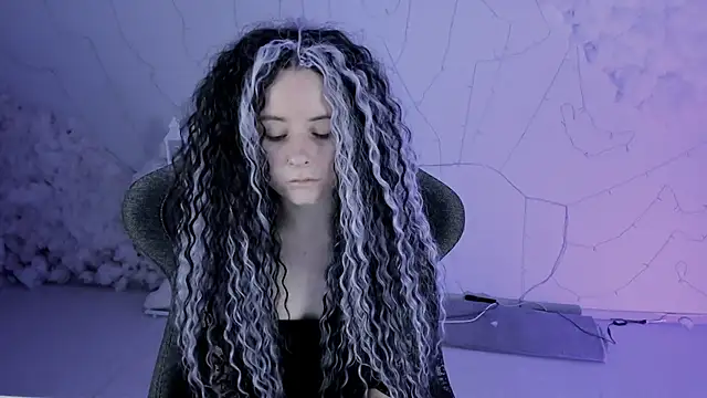 LexiWenford online show from 03-18-25, 02:51