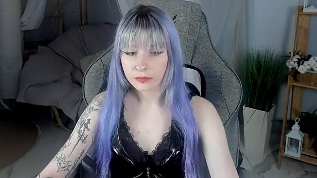 LexiWenford online show from 12-19-25, 12:40