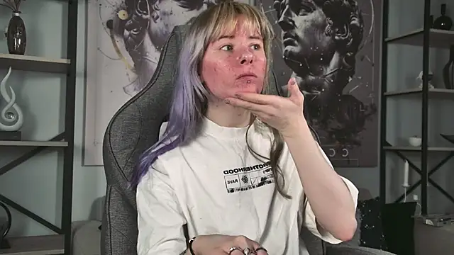 Snapshot of LexiWenford chatting on 05-18-26, 03:06 LexiWenford online show from 05-18-26, 03:06