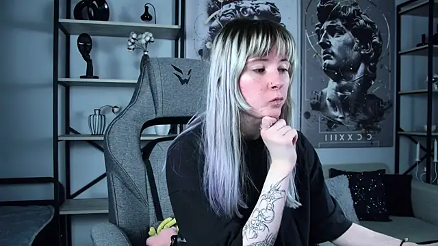 LexiWenford online show from 04-07-26, 06:04