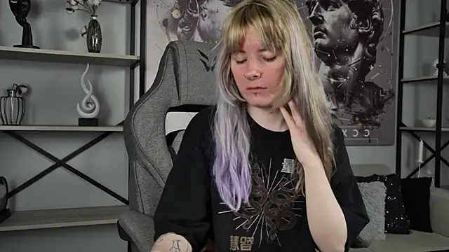Snapshot of LexiWenford chatting on 05-21-26, 02:53 LexiWenford online show from 05-21-26, 02:53
