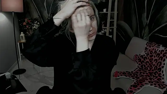 LexiWenford online show from 11-25-25, 02:56