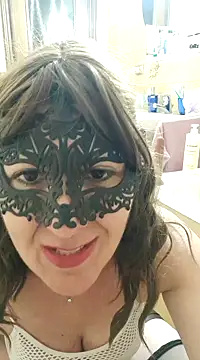 Snapshot of Viola8p chatting on 01-05-25, 10:21 Viola8p online show from 01-05-25, 10:21
