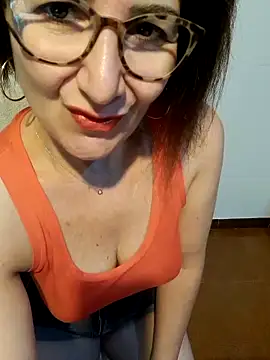 Snapshot of Viola8p chatting on 09-23-25, 10:33 Viola8p online show from 09-23-25, 10:33