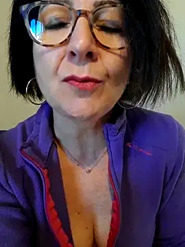 Snapshot of Viola8p chatting on 10-05-25, 09:33 Viola8p online show from 10-05-25, 09:33
