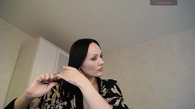 Snapshot of Devil_Goddess chatting on 11-28-25, 01:11 Devil Goddess online show from 11-28-25, 01:11