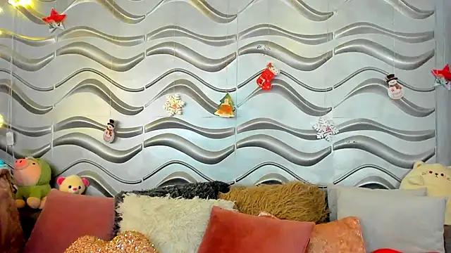 Snapshot of StormiRusso chatting on 12-22-24, 01:23 StormiRusso online show from 12-22-24, 01:23