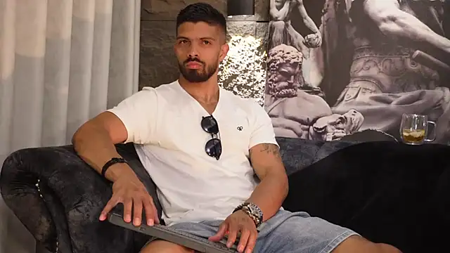 DannSaenz online show from 11-21-25, 04:17