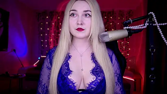 Snapshot of AllisonBlack_ chatting on 05-15-26, 07:45 AllisonBlack online show from 05-15-26, 07:45