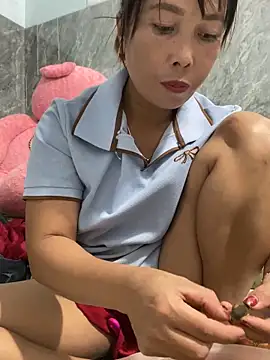 Snapshot of Linaannn chatting on 10-16-25, 12:02 Linaannn online show from 10-16-25, 12:02