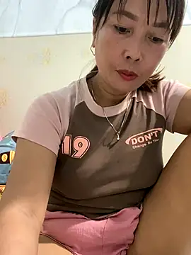 Snapshot of Linaannn chatting on 09-19-25, 12:25 Linaannn online show from 09-19-25, 12:25