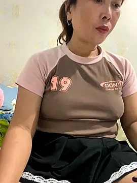 Snapshot of Linaannn chatting on 09-14-25, 12:27 Linaannn online show from 09-14-25, 12:27