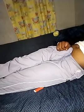 Convertiblechulo online show from 04-21-26, 11:33