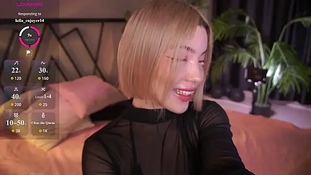 Snapshot of LindaThacker chatting on 03-01-26, 04:12 LindaThacker online show from 03-01-26, 04:12