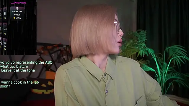 LindaThacker online show from 10-27-25, 04:24