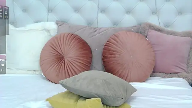 Snapshot of VioletUmi chatting on 02-28-25, 02:20 VioletUmi online show from 02-28-25, 02:20