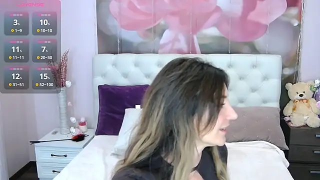 Snapshot of VioletUmi chatting on 09-15-25, 08:15 VioletUmi online show from 09-15-25, 08:15