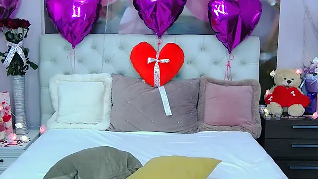Snapshot of VioletUmi chatting on 02-12-25, 01:48 VioletUmi online show from 02-12-25, 01:48